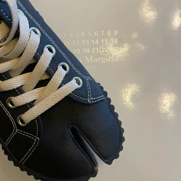 Woman’s size 10 tabi sneaker